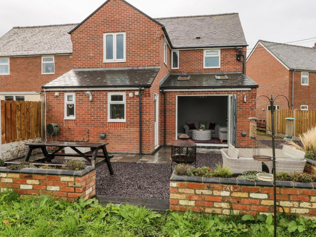 Villa 9 Pilgrims Way Roch Exterior foto