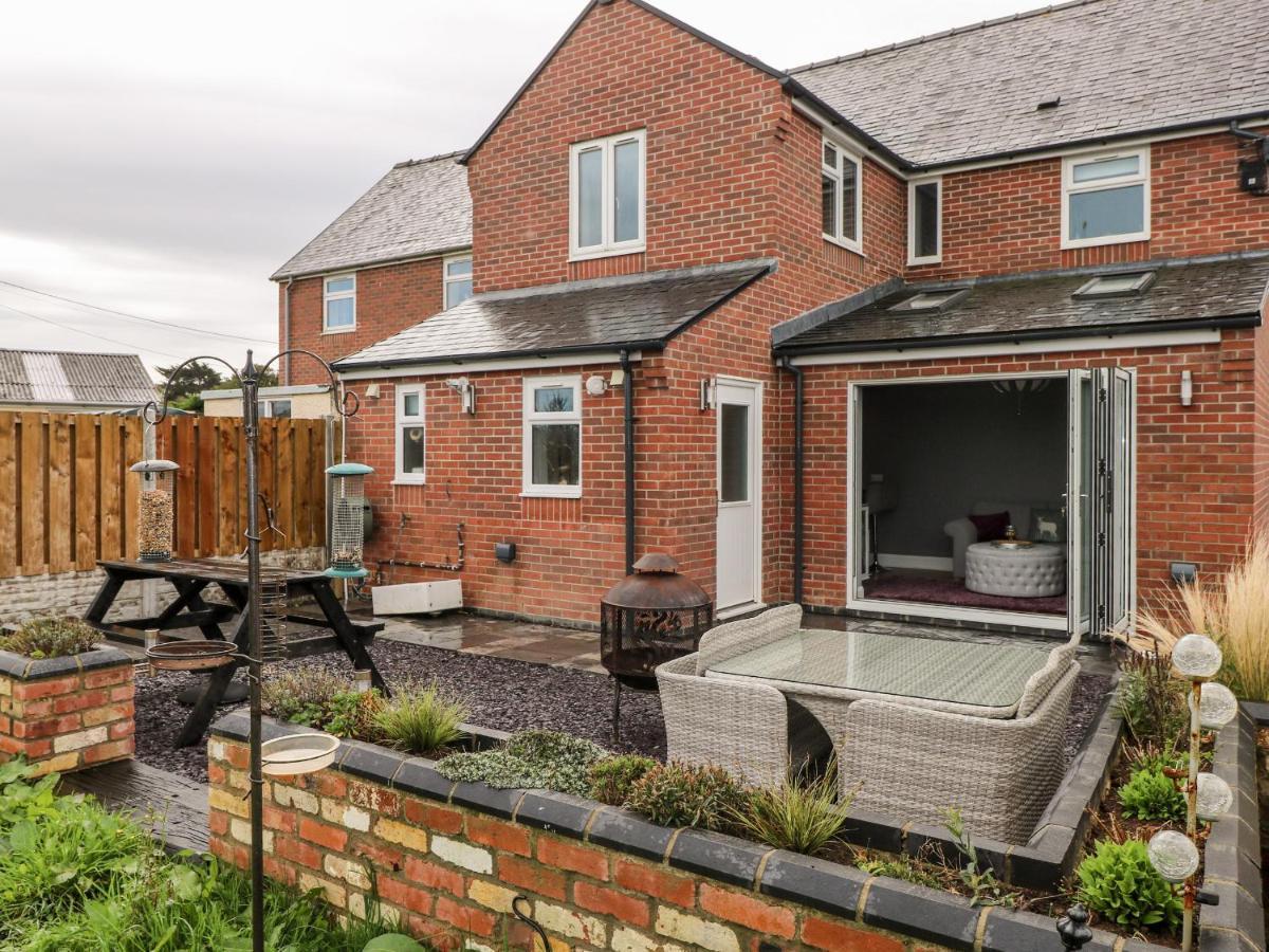 Villa 9 Pilgrims Way Roch Exterior foto